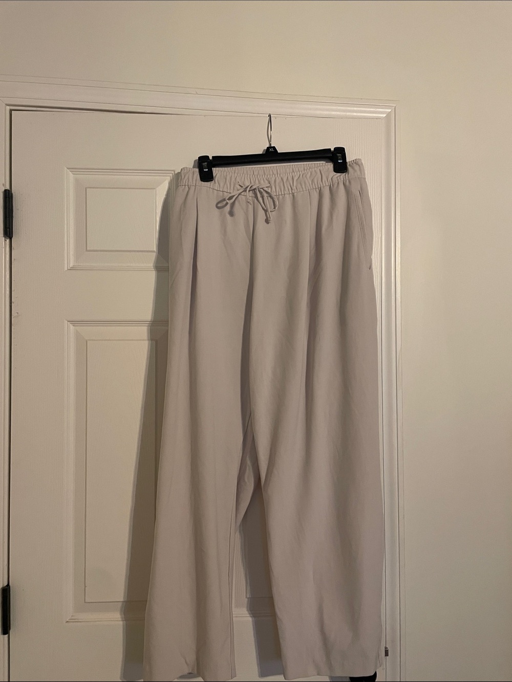 Old Navy Women's Wide-Leg Drawstring Pants in Light Taupe